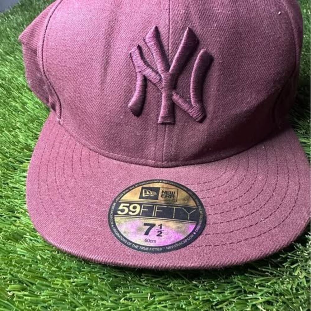 New Era New York Yankees maroon tonal 59FIFTY — Size 7 1/2